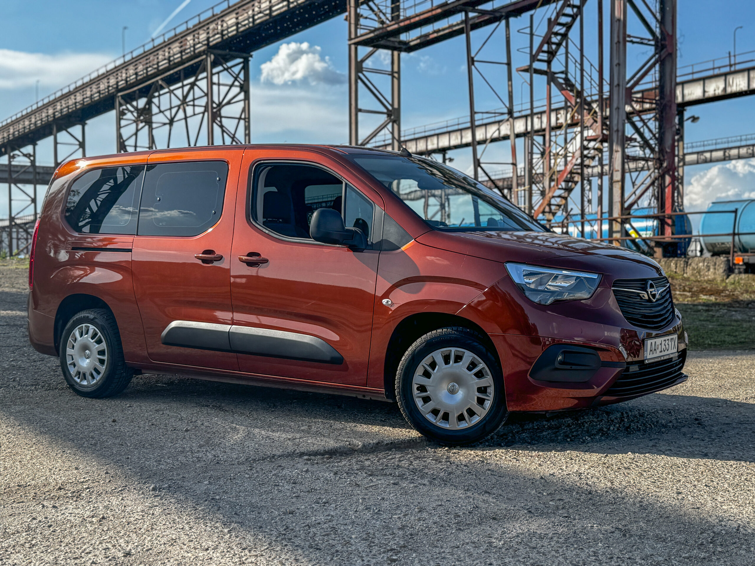 interiér Opel Combo Life autopožičovňa MAR MIA